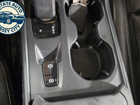 Used 2022 Volvo XC40 T5 Momentum w/ Premium Package AWD/4WD image 19