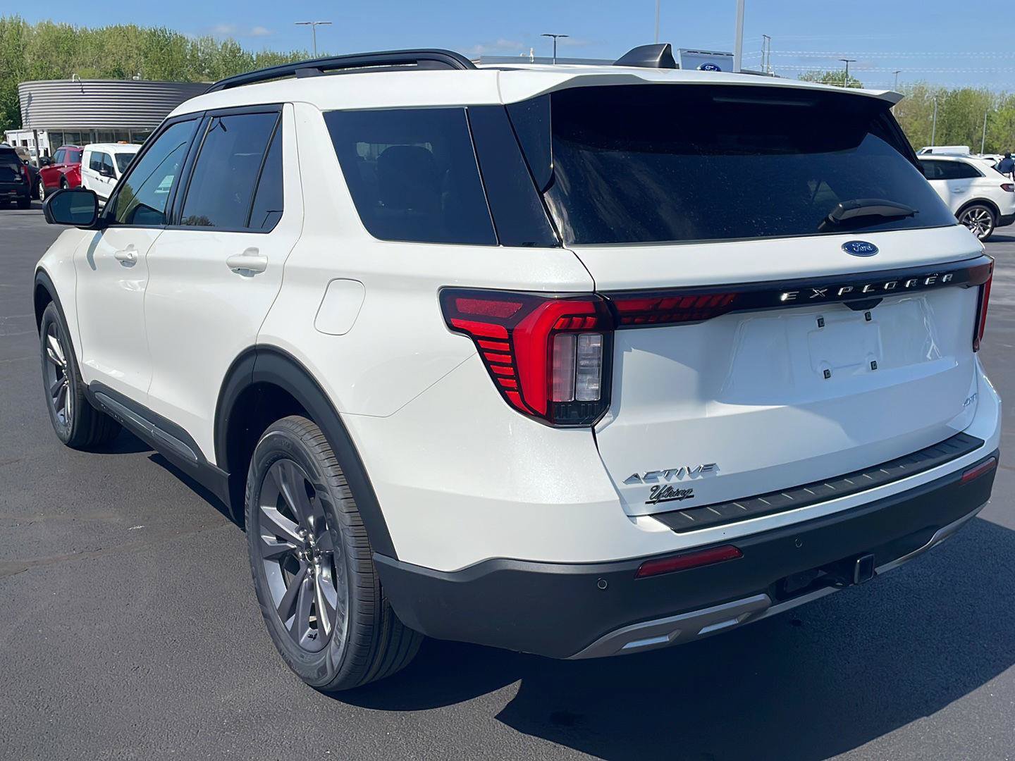Used 2025 Ford Explorer Active w/ Active Comfort Package AWD/4WD image 3