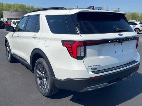 Used 2025 Ford Explorer Active w/ Active Comfort Package AWD/4WD image 3