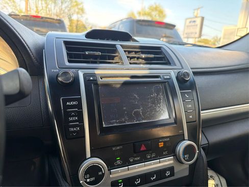 Used 2012 Toyota Camry SE FWD image 17