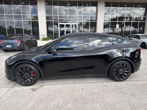 Used 2023 Tesla Model Y Performance image 3