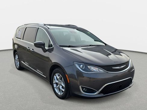 Used 2019 Chrysler Pacifica Touring-L Plus w/ Advanced Safetytec Group FWD image 3
