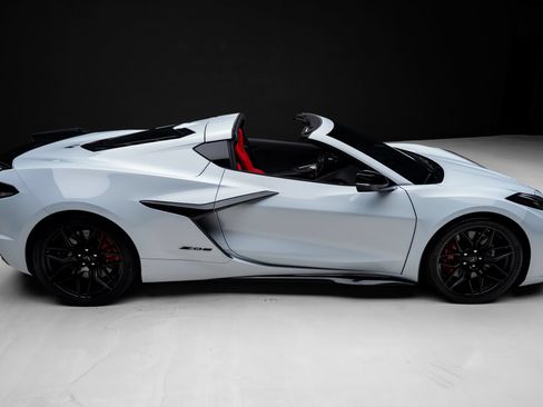 Used 2024 Chevrolet Corvette Z06 RWD image 36