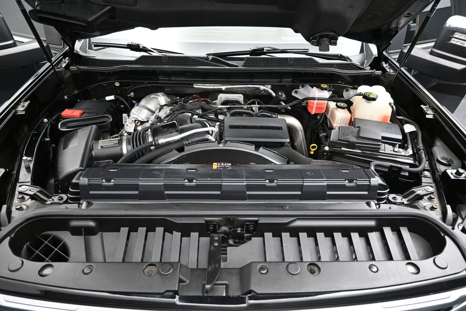 Used 2024 Chevrolet Silverado 3500 High Country w/ High Country Premium Package AWD/4WD image 8
