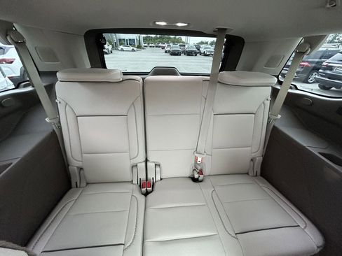 Used 2021 GMC Yukon Denali w/ Denali Premium Package AWD/4WD image 11