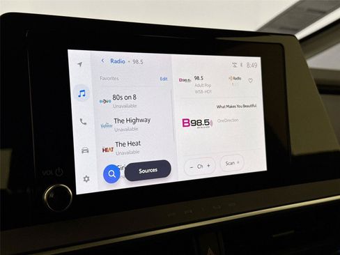 Certified 2025 Toyota Prius XLE FWD image 24