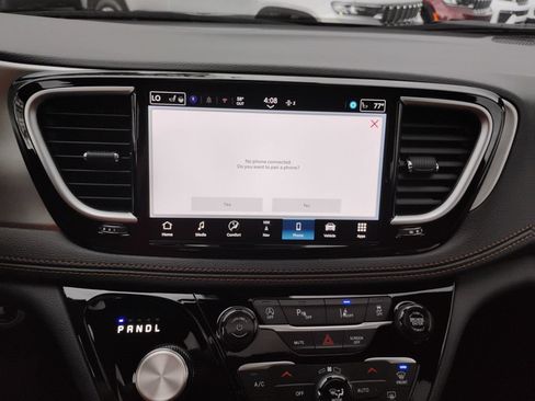 New 2026 Chrysler Pacifica Pinnacle w/ Trailer Tow Group AWD/4WD image 35