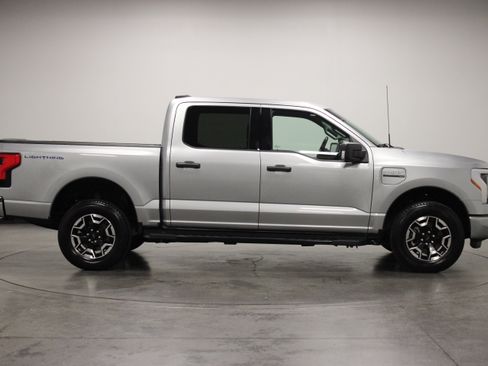 Used 2022 Ford F150 Lightning XLT AWD/4WD image 9
