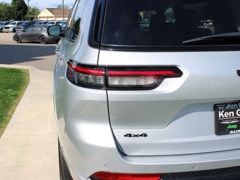 Used 2024 Jeep Grand Cherokee L Summit AWD/4WD image 38