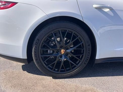 Used 2019 Porsche Panamera RWD image 40