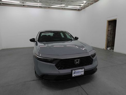 Used 2025 Honda Accord Sport image 3