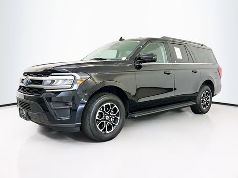 Used 2024 Ford Expedition Max XLT image 3