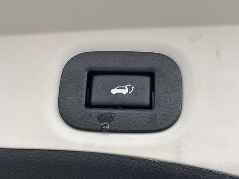 Used 2015 Nissan Rogue SV w/ SV Premium Package AWD/4WD image 21