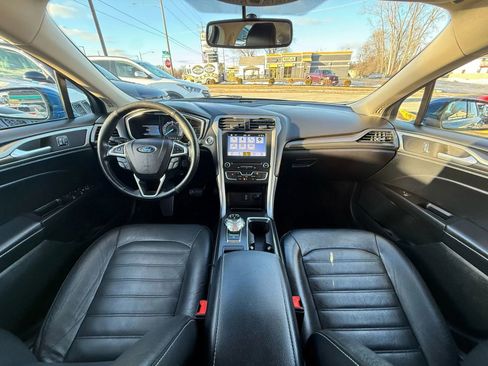 Used 2017 Ford Fusion SE w/ Fusion SE Technology Package image 25