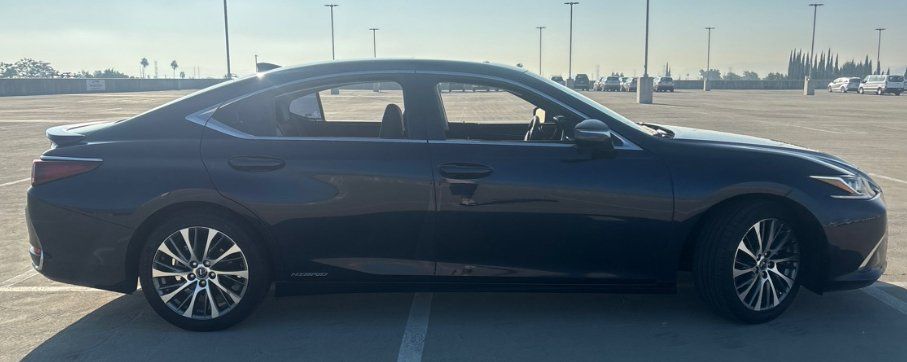 Used 2019 Lexus ES 300h w/ Premium Package FWD image 4