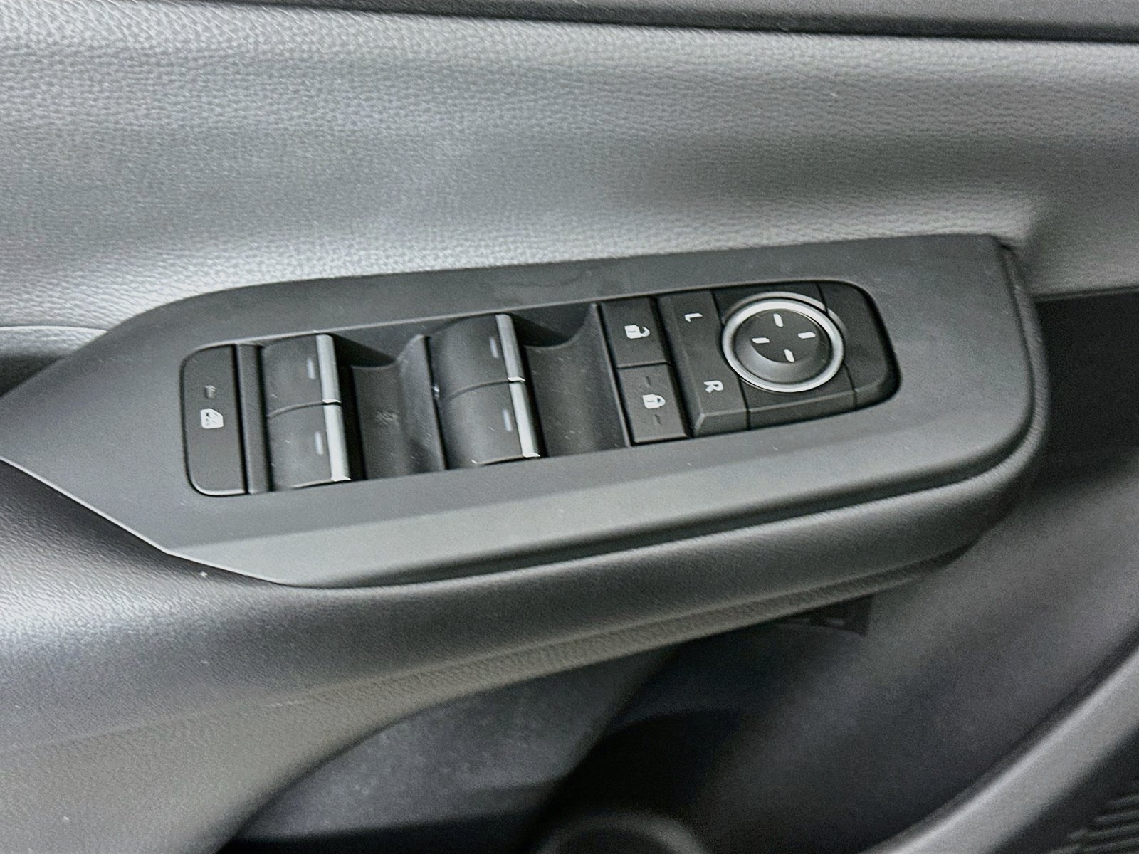 Used 2023 Toyota Prius XLE AWD/4WD image 18