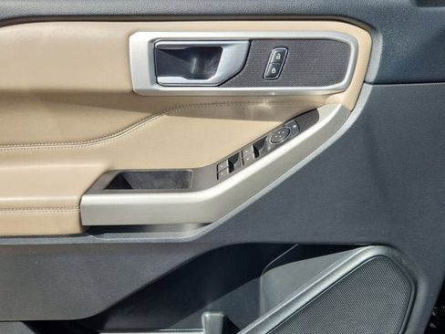 Used 2022 Ford Explorer XLT w/ Equipment Group 202A image 19