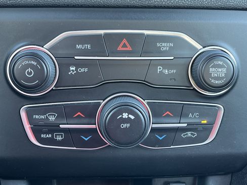 Used 2023 Dodge Charger SXT image 6