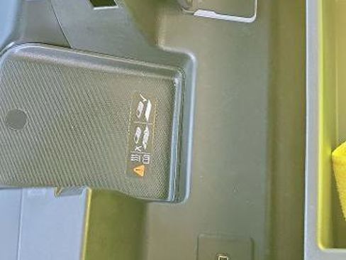 Used 2025 Chevrolet Silverado 1500 ZR2 w/ Technology Package image 30