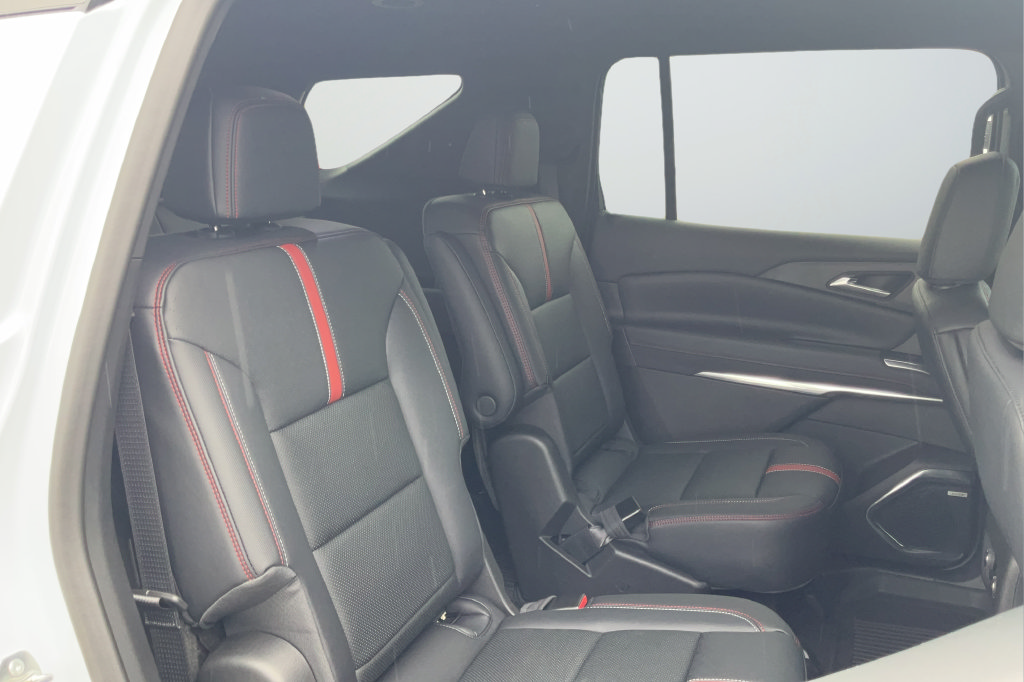 New 2026 Chevrolet Traverse RS w/ LPO, Floor Liner Package FWD image 18