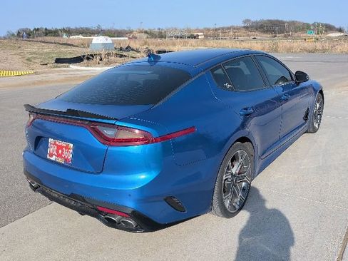 Used 2018 Kia Stinger GT image 3