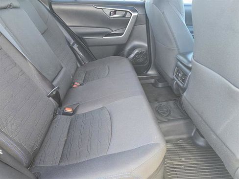 Used 2022 Toyota RAV4 SE image 12