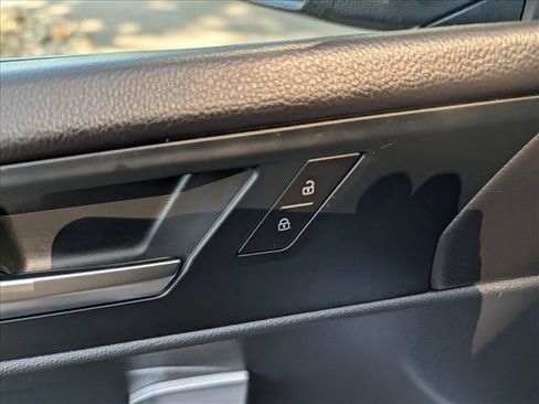 Used 2023 Volkswagen Jetta SE w/ Panoramic Sunroof Package FWD image 27