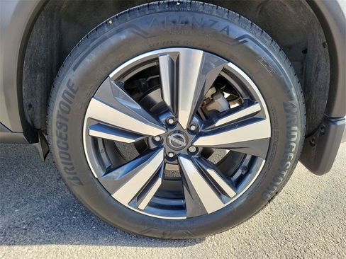 Used 2023 Nissan Rogue SL w/ SL Premium Package image 11