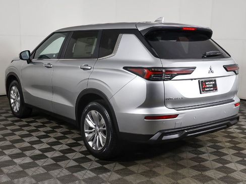 New 2026 Mitsubishi Outlander ES image 10