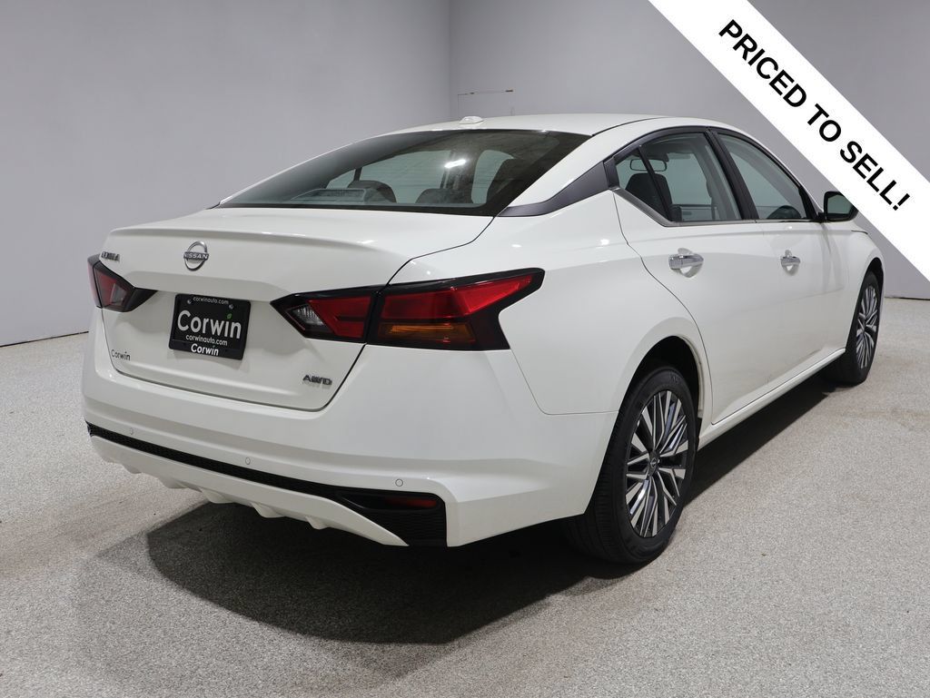 Used 2025 Nissan Altima 2.5 SV AWD/4WD image 2