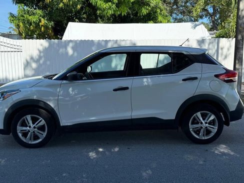 Used 2020 Nissan Kicks S image 3