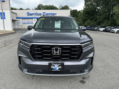 Used 2023 Honda Pilot Touring image 11