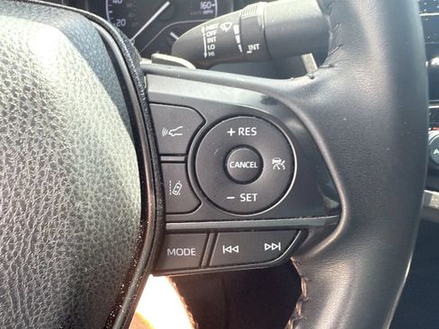 Used 2022 Toyota Camry SE w/ Convenience Package FWD image 18