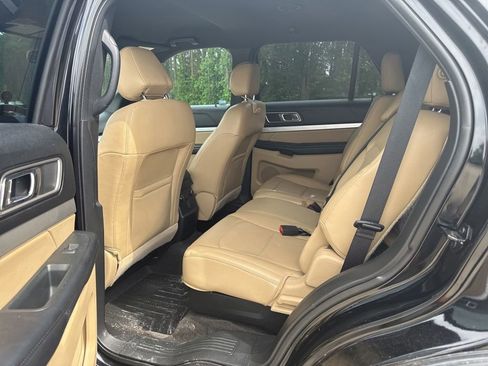 Used 2017 Ford Explorer XLT w/ Equipment Group 202A AWD/4WD image 16