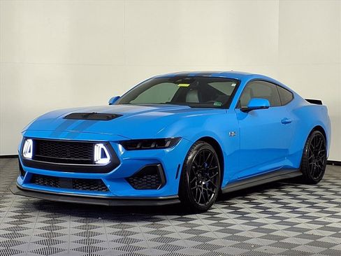 Used 2024 Ford Mustang GT Premium image 3