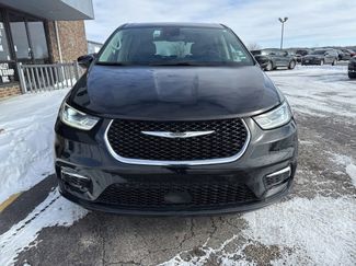 Used 2024 Chrysler Pacifica Touring-L video 3