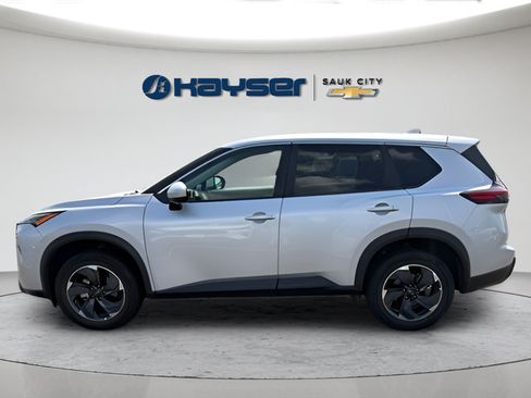 Used 2025 Nissan Rogue SV FWD image 4