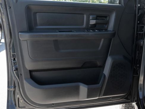 Used 2017 RAM 1500 Express AWD/4WD image 15