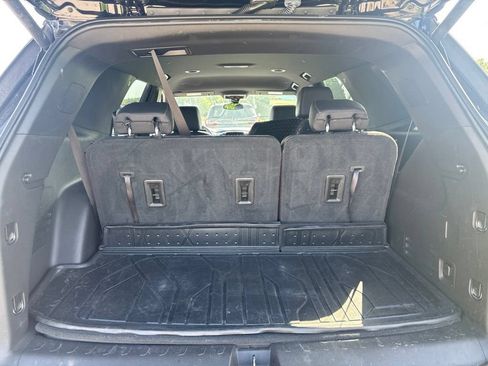 Used 2023 Chevrolet Traverse LT w/ LPO, Floor Liner Package FWD image 11