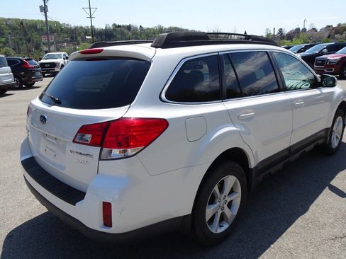 Used 2013 Subaru Outback 2.5i Premium AWD/4WD image 6