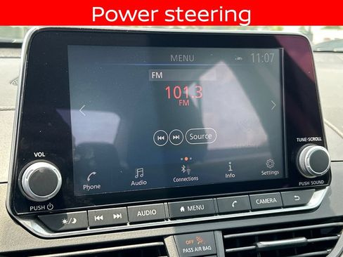 Used 2025 Nissan Altima 2.5 SV FWD image 17
