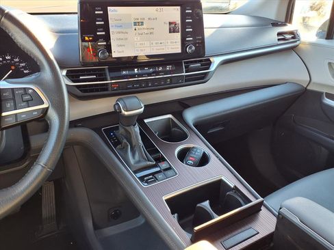 Certified 2024 Toyota Sienna XLE image 8