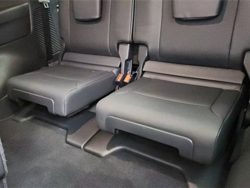 Used 2024 Lexus LX 600 4WD w/ Luxury Package image 31