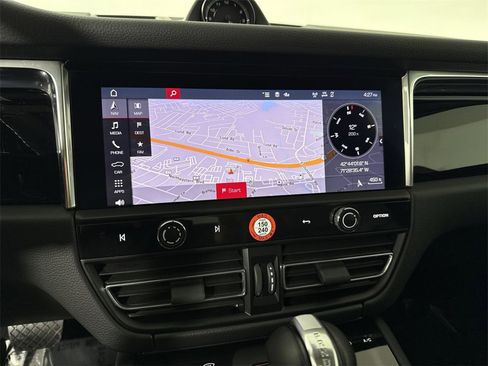 Certified 2025 Porsche Macan image 27