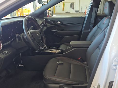 Used 2024 Chevrolet Trax RS w/ Driver Confidence Package FWD image 5