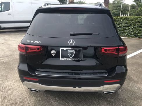 Used 2023 Mercedes-Benz GLB 250 image 3