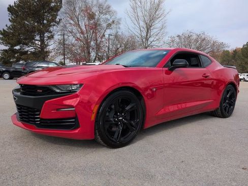 Used 2019 Chevrolet Camaro SS w/ Black Appearance Package image 8