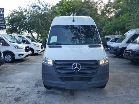 Used 2024 Mercedes-Benz Sprinter 2500 image 2