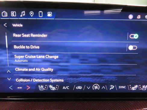 Used 2024 Chevrolet Traverse RS w/ LPO, Floor Liner Package image 27