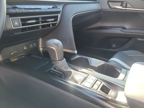 Used 2025 Toyota Camry SE image 31
